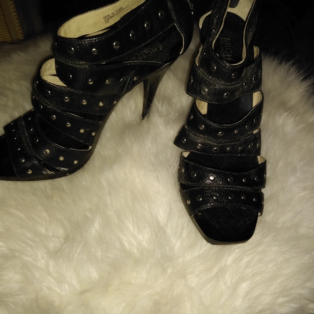 Shoes - Picture 3 of 4